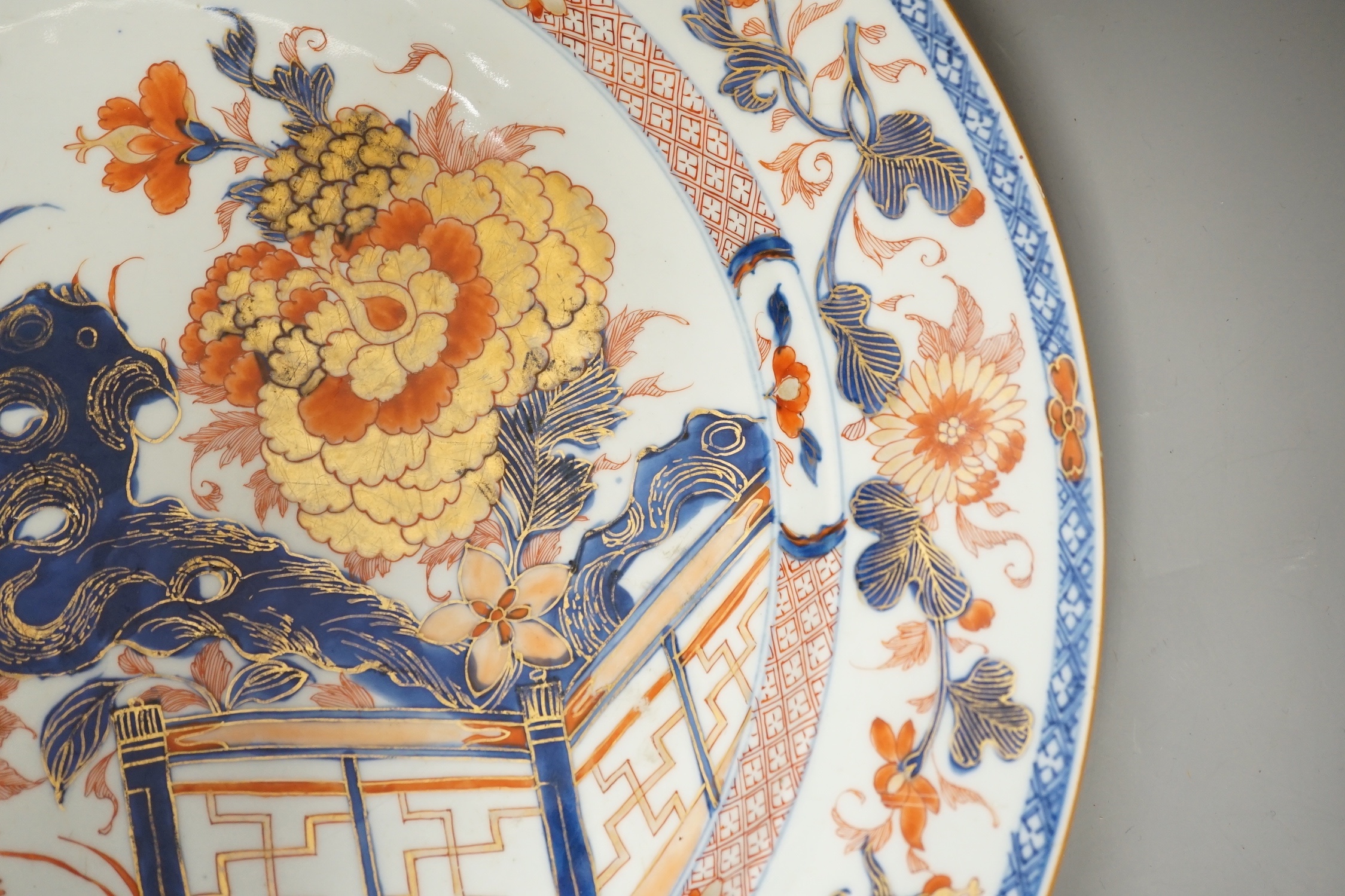 A large Chinese Imari charger, c. 1740, 41cm wide